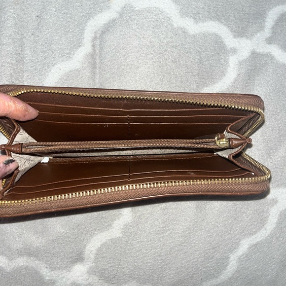 Michael Kors wallet in good condition - Picture 2 of 5